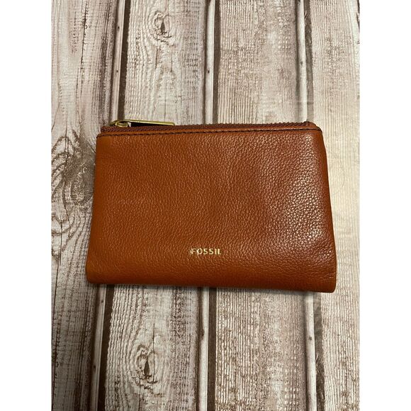 Fossil Lainie Multifunction Brown Leather Wallet - Picture 2 of 13